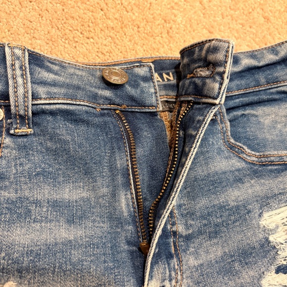 American Eagle Hi Rise Shortie Distressed Denim Shorts Womens Size 10 Festival - Picture 9 of 11